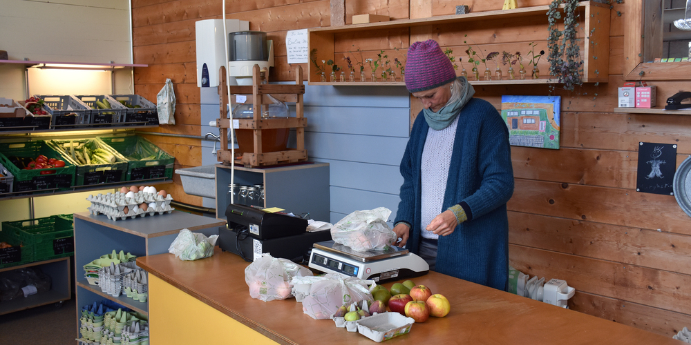 Im Schipferhof-Laden kann man Bioprodukte kaufen.