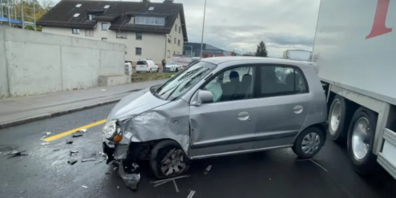In Egnach TG hat sich gestern ein Unfall ereignet, bei dem eine Beifahrerin verletzt wurde. 