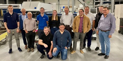 Mitglieder der Jungen Wirtschaftskammer in den Räumlichkeiten der Kurt Forster AG