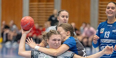 Die Zuger Abwehr brachte Lea Rothacker (am Ball) in der Schlussviertelstunde kaum mehr unter Kontrolle.
