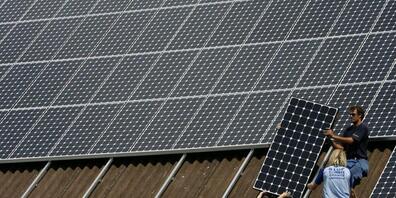 Das Bewilligungsverfahren für Solaranlagen im Kanton Schwyz wird weniger kompliziert. (Archivbild)