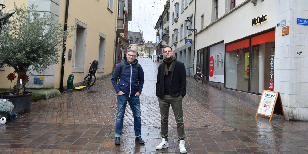 Mit dem «First Friday» setzen sich Lukas Ottiger (l.) und Roger Staub dafür ein, dass sich Geschäfte der Öffentlichkeit präsentieren können.