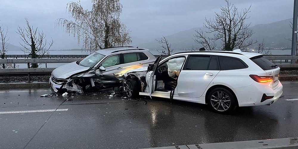 Die beiden Fahrerinnen blieben unverletzt.