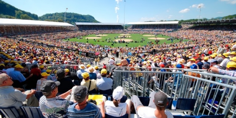 Erfolge bei traditionellen Veranstaltungen wie dem Eidgenössischen Turnfest, dem Eidgenössischen Schwingfest oder dem Eidgenössischen Schützenfest finden ebenfalls Anerkennung.