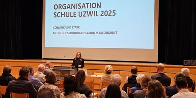 Schulratspräsidentin Marion Harzenmoser begrüsste zum Informationsanlass im Uzwiler Gemeindesaal.