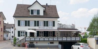 Das Restaurant an bester Lage in Grüningen bietet Platz für 68 Personen und eine Terrasse mit 40 Plätzen.