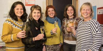 Die frisch gewählten Vorstandsfrauen: Patrizia Grillo, Angela Bösch (Co-Präsidentin),  Anna-Lena Eggli (Co-Präsidentin), Melanie Kühne und Ute Nagel (von links).