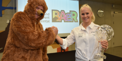 Der «BAeR» Peter Vetsch und Snowboard-Gesamtweltcupsiegerin Julie Zogg bereicherten das zweite querbeet-Forum. 