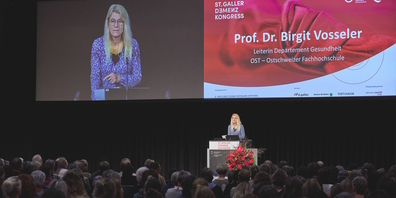 Prof. Dr. Birgit Vosseler, Leiterin des Departements Gesundheit an der OST – Ostschweizer Fachhochschule, eröffnet den 9. St.Galler Demenzkongress.