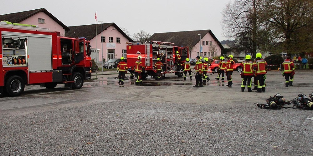 Auf der Benknerstrasse in Uznach ist am Samstag von 9:00 bis 11:15 Uhr eine Feuerwehrübung geplant. Der Verkehr wird umgeleitet. (Archivbild)