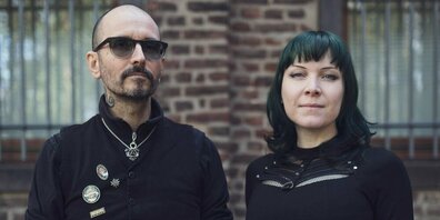 Wer sich für das Thema interessiert, kennt die beiden bestens: Mark Benecke und seine Frau Ines.