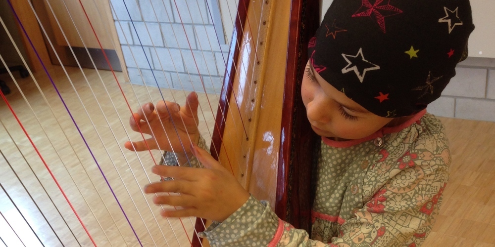 Es spielt die Harfenklasse der Musikschule Toggenburg.