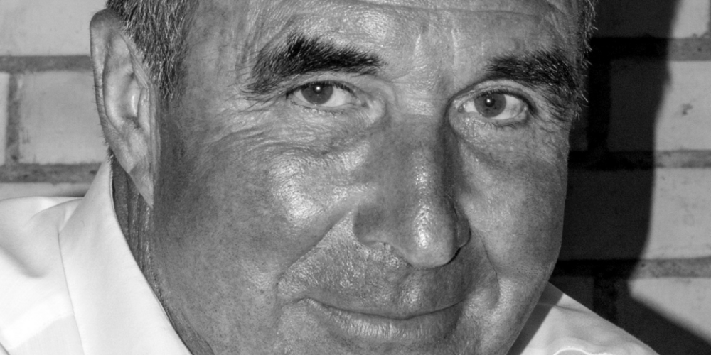 Ernst Hofmann verstarb am 9. Oktober 2023.