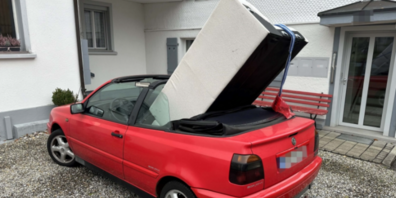 So sollte man kein Sofa transportieren ...