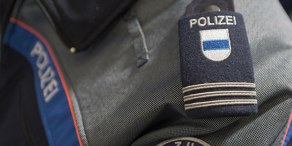 Die Polizei ermittelt im Kanton Zug wegen mehreren Diebstählen. (Archivbild)