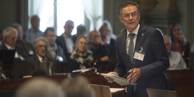 Der demissionierende Administrationsratspräsident Raphael Kühne informiert im katholischen Kollegium über die neue Arbeitsgruppe.