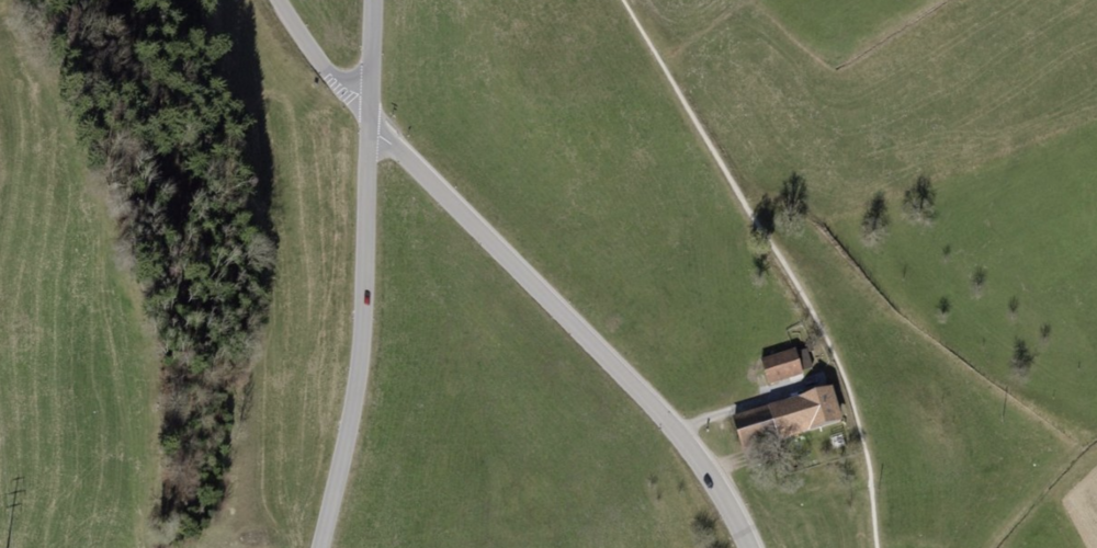 Kreuzung der von Mosnang herführenden Langenrainstasse (links) mit der von Bütschwil herführenden Grämigerstrasse (rechts).