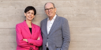 Einstimmig und unter grossem Applaus von den Delegierten erneut als Regierungskandidaten nominiert: Susanne Hartmann (l.) und Bruno Damann.