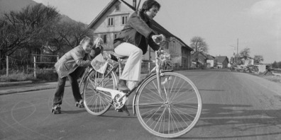 Veloplausch auf der Strasse in Reichenburg