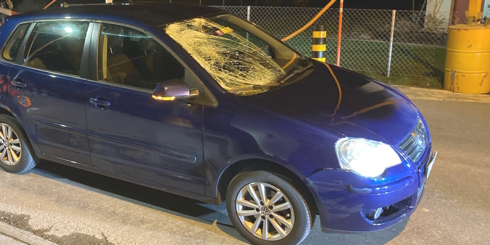 Die Jugendliche wurde heftig vom Auto erfasst und auf die Strasse geschleudert.