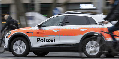 Nach einer kurzen Fahndung im Umkreis des Tatorts konnte die Stadtpolizei Zürich vier mutmassliche Täter festnehmen. (Archivbild)