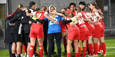 Zusammenstehen und kämpfen: Das Frauen-Team des FC Rapperswil-Jona.