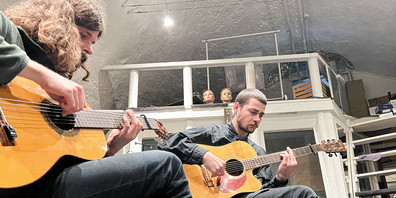 Durch Improvisationen inspirieren sich Luis Aellig (l.) und Amon Rether gegenseitig und überraschen jedes Mal mit spannenden Klängen.