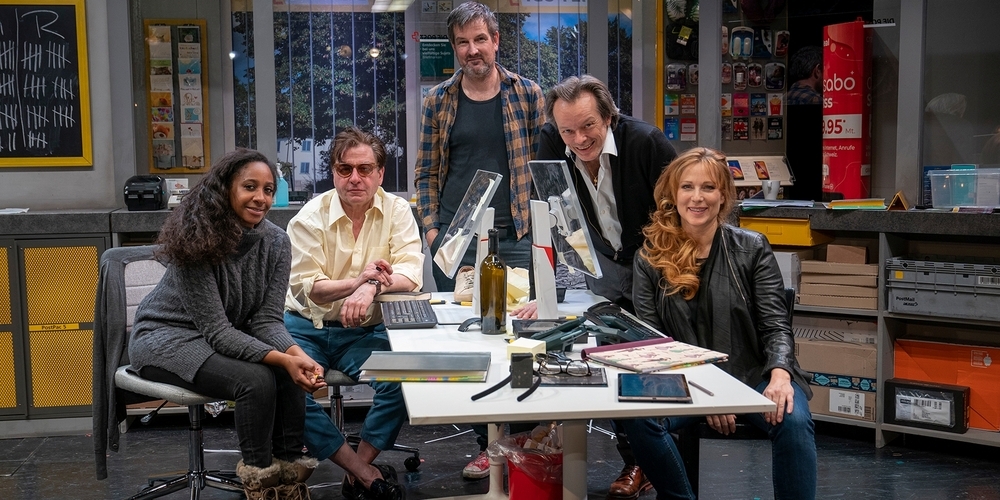 (v.l.) In «Ab die Post» sorgen Jeniffer Mulinde Schmid, Beat Schlatter, Christoph Fellmann, Pascal Ulli und Colette Nussbaum für beste Unterhaltung.