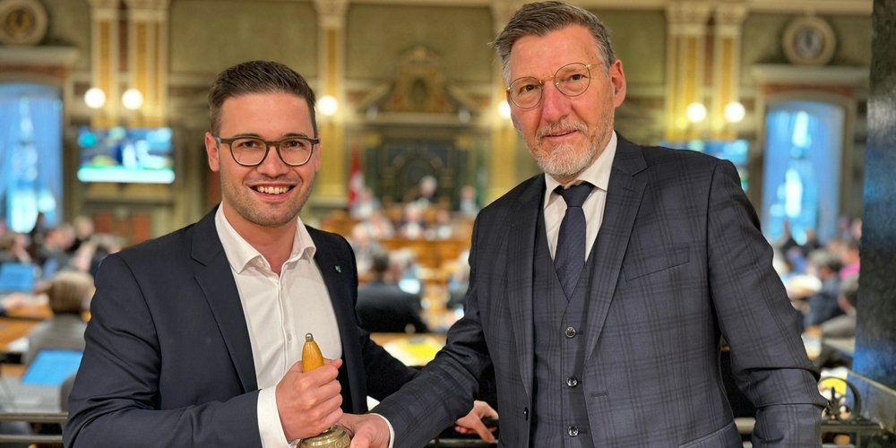 Sascha Schmid (l., Buchs) löst ab Anfang 2024 Christoph Gull (Flums) als Präsident der SVP-Kantonsratsfraktion ab.