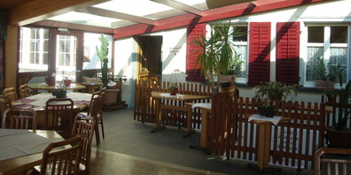 Einladend freundliches Ambiente im Pavillon der Wirtschaft Stelzenhof.