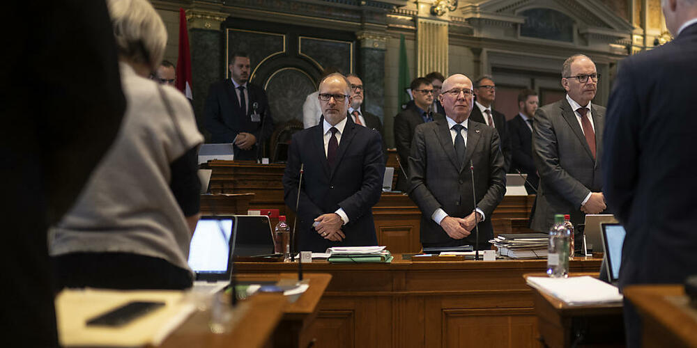 Die St. Galler Regierung muss bis zum Ende der Session mehrere dringliche Vorstösse beantworten. (Archivbild)