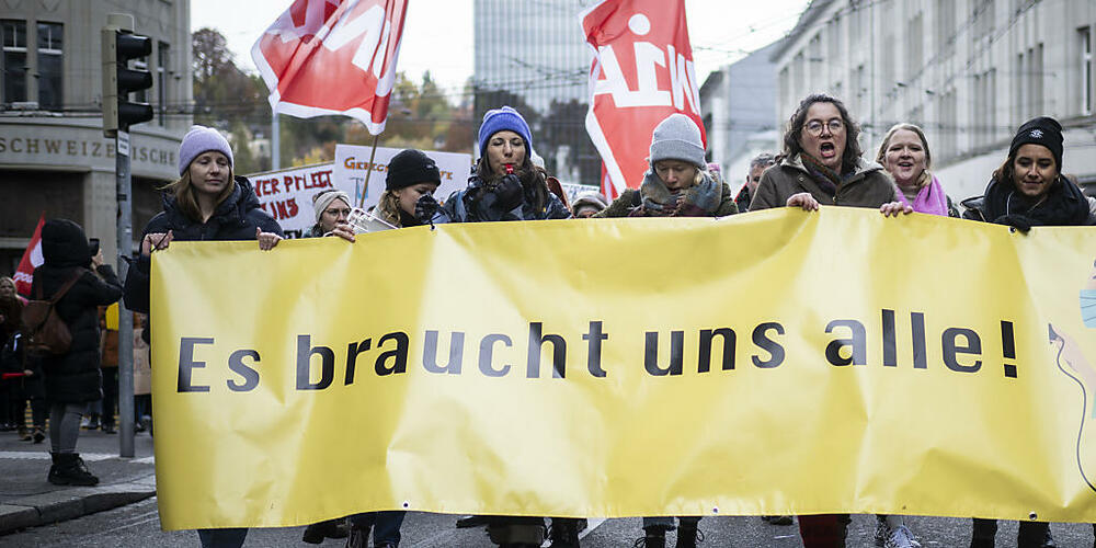 Die SVP-Fraktion hält die Sparmassnahmen mit dem Stellenabbau in den Spitälern für notwendig, kritisiert aber die Kommunikation des Verwaltungsrats. (Archivbild)