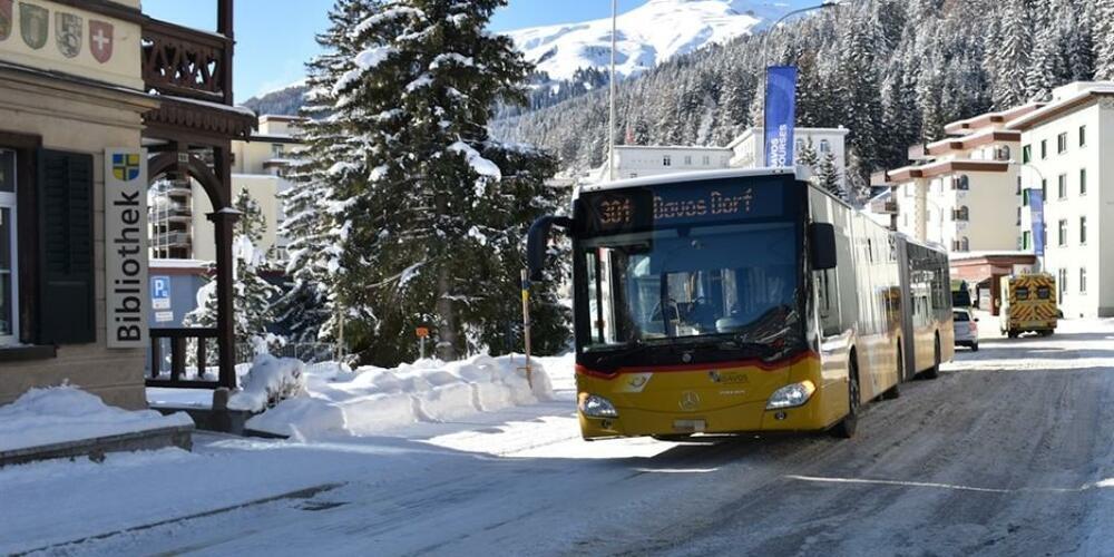 Der Junge ging auf dem Trottoir und wollte die Fahrbahn überqueren, als es zum Unfall kam.