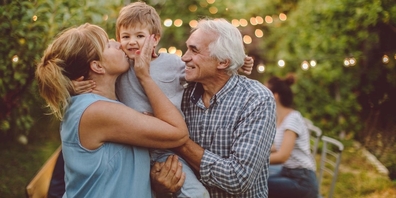 Daniel Koch sagt im Magazin «Grosseltern», dass enger Kontakt zu den Enkeln wieder erlaubt ist.