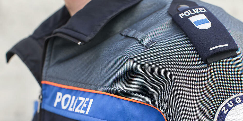Die Zuger Polizei musste am Samstagmorgen zu einem verletzten Mann in der Stadt ausrücken. (Archivbild)