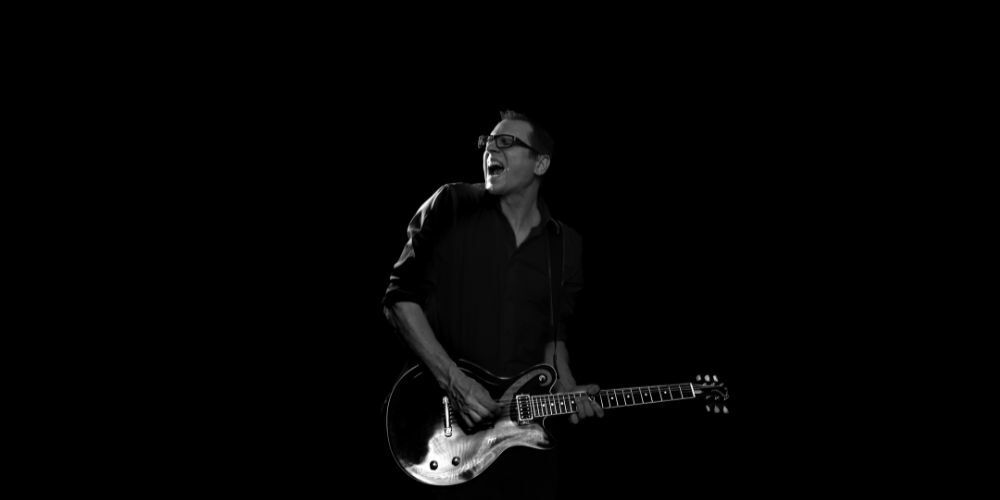 Der Weg zur Musik als Lebensbegleiter: Emotionen, einzigartige Gitarren und die Kraft, Gutes zu tun.