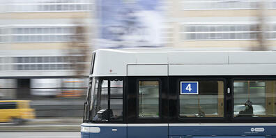Die Verkehrsbetriebe Zürich (VBZ) wollen ihr Bus- und Tramnetz in drei Etappen markant ausbauen. (Symbolbild)
