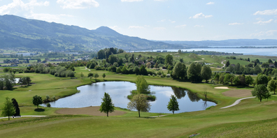 Die Geschäftsleitung des Golfparks Nuolen ist gefragt, einen Ablauf auszuarbeiten, der die erwartete Öffnung konform zu den Richtlinien des Bundesrates und des Golfverbandes macht.  (Bild: Franz Feldmann)