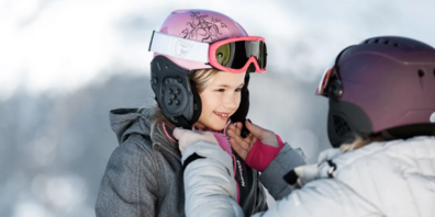 Helm tragen – auf dem Schlitten genauso selbstverständlich wie auf Ski und Snowboard