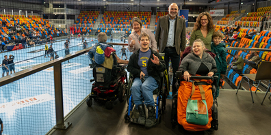 Sagen danke (vorne v.l.): Renato Lusignani und Nicole Widmer, (hinten v.l.): Evi Kopatz, Urs Wohlgemuth, Sara Marthaler mit Sohn Rouven