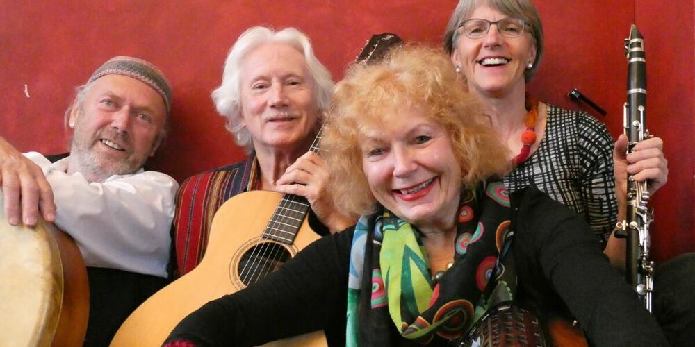 Die Band AmarÔn spielt herzerfrischende Musik von Ost bis Südwest: Klezmer, Musik der Fahrenden, Balkanklänge, Taran­tellen und Musettes. 