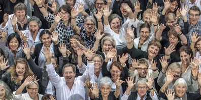 Rund 100 Sängerinnen und Sängern bilden den Chor.
