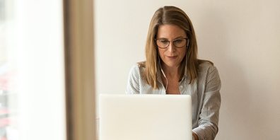 Laptop und Smartphone reichen nicht immer, um optimal von zu Hause aus zu arbeiten. Deshalb decken sich Schweizerinnen und Schweizer zusehends mit neuen Tech-Gadgets ein.