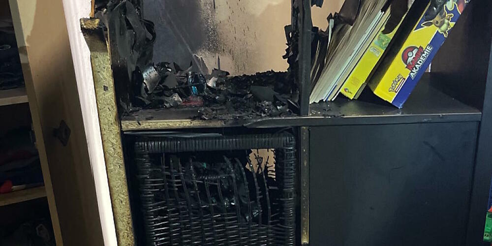 Der Brand in einem Wohnhaus in Altstätten brach im Bereich eines Regals aus.