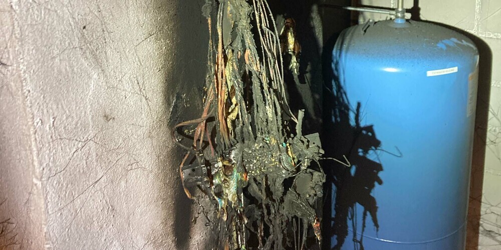 Der Gasgeruch entpuppte sich als Rauch: In einem Asylwohnheim in Näfels brannte es.