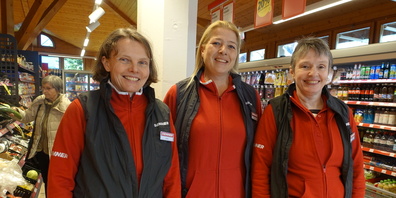Das Verkaufsteam mit Andrea Lang, Susana Burch (Leitung) und Karin Sturzenegger freut sich über den neuen Denner (von links). Ebenfalls zum Mitarbeiterinnenteam gehört Petra Geiger.