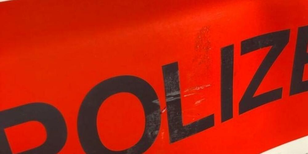 Das Auto der Kantonspolizei Uri trug bei der versuchten Flucht vor einer Kontrolle eine zünftige Beule davon