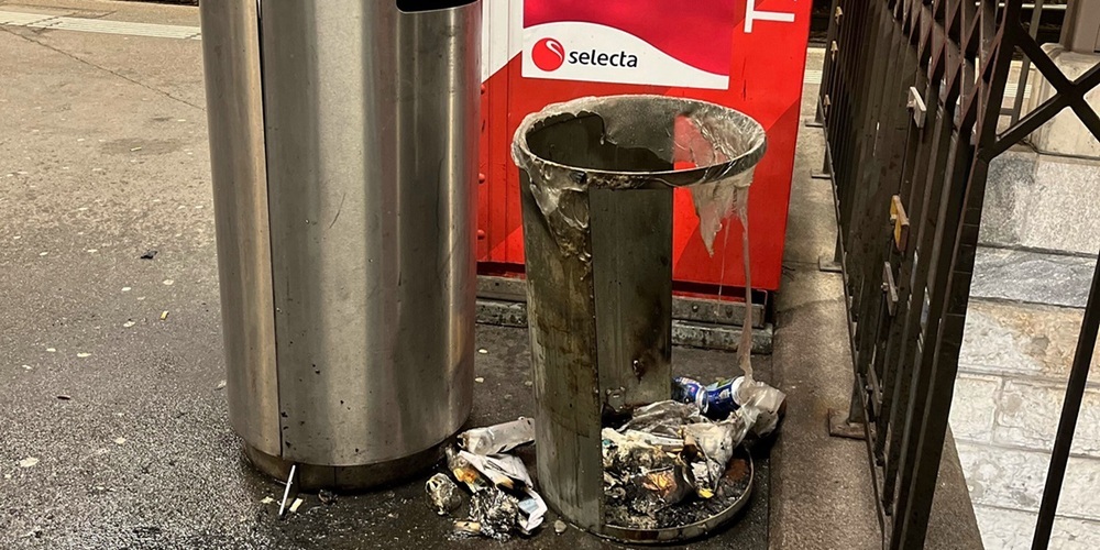 Dieser Abfallkübel hat gebrannt.