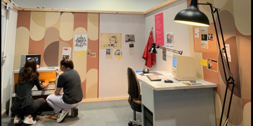 Im Newsroom, aufgebaut wie ein Escaperoom, hat man 25 Min. Zeit um ein Artikel zu recherchieren unter Berücksichtigung aller journalistischen Grundsätzen. 