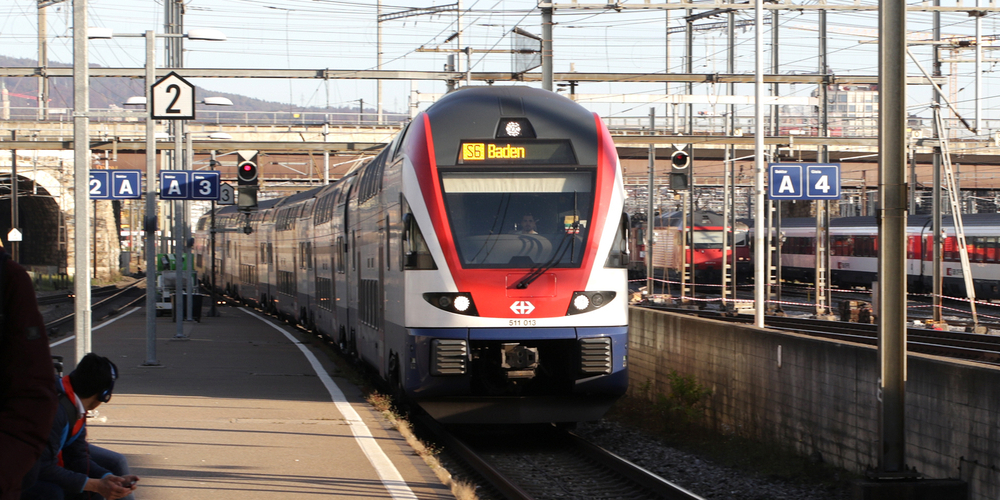 Der ZVV ist auch finanziell wieder besser unterwegs. Erstmals seit 2020 seien keine Pandemieeffekte mehr spürbar. Eine Preiserhöhung soll es voraussichtlich erst 2025 wieder geben. (Archivbild)
